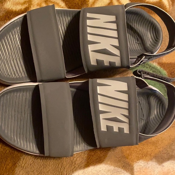 size 11 nike slides